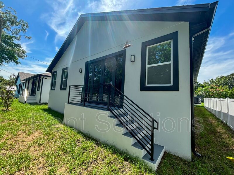 Newer Construction 4bedroom/3bathroom Home Available 2/15/26 in North St Pete! property image