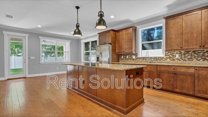Beautiful 4BR/4BA two-story South Tampa Home with 2 Car Garage in Plant District property image