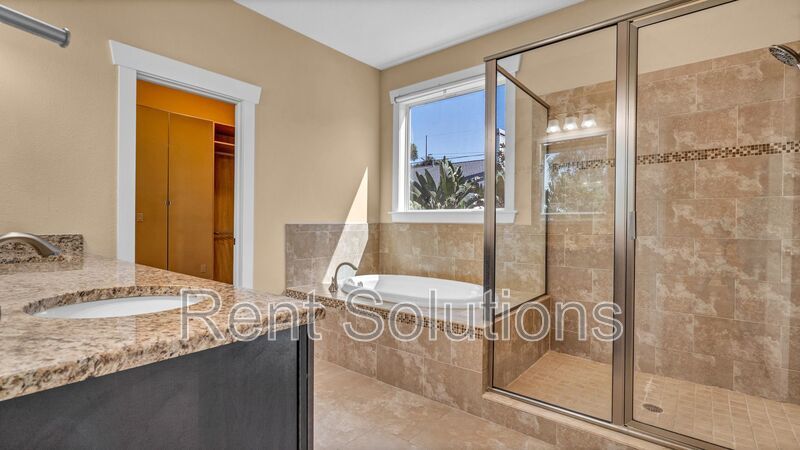 Beautiful 4BR/4BA two-story South Tampa Home with 2 Car Garage in Plant District property image