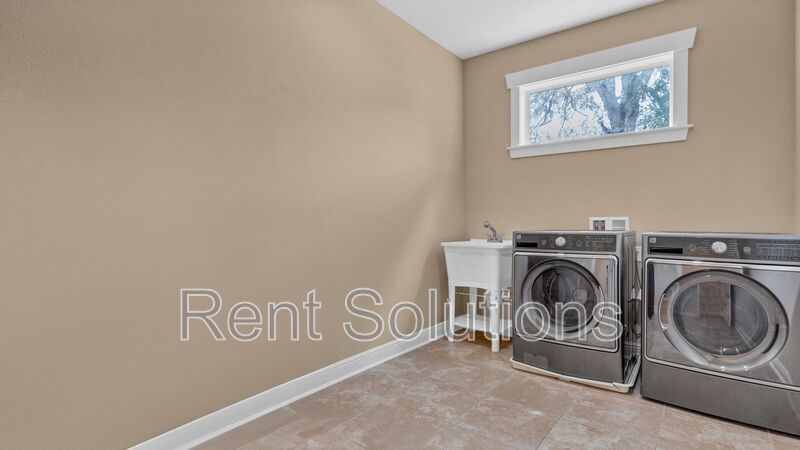 Beautiful 4BR/4BA two-story South Tampa Home with 2 Car Garage in Plant District property image