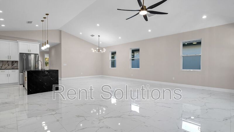 Newer Construction 4bedroom/3bathroom Home Available 2/15/26 in North St Pete! property image