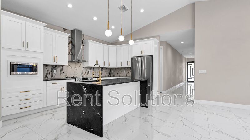 Newer Construction 4bedroom/3bathroom Home Available 2/15/26 in North St Pete! property image