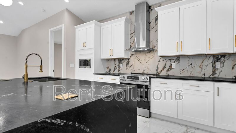 Newer Construction 4bedroom/3bathroom Home Available 2/15/26 in North St Pete! property image