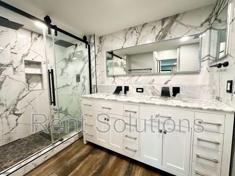 Hidden Gem Townhome: Renovated Home with Smart Capability in Prime Location with Luxury Amenities! property image