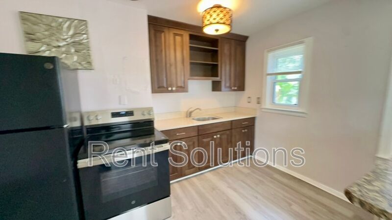 Charming Dunedin Retreat: 2BR Home with Sunroom & Garage! property image