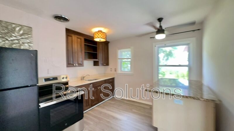 Charming Dunedin Retreat: 2BR Home with Sunroom & Garage! property image