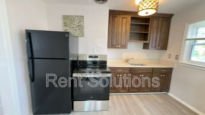 Charming Dunedin Retreat: 2BR Home with Sunroom & Garage! property image