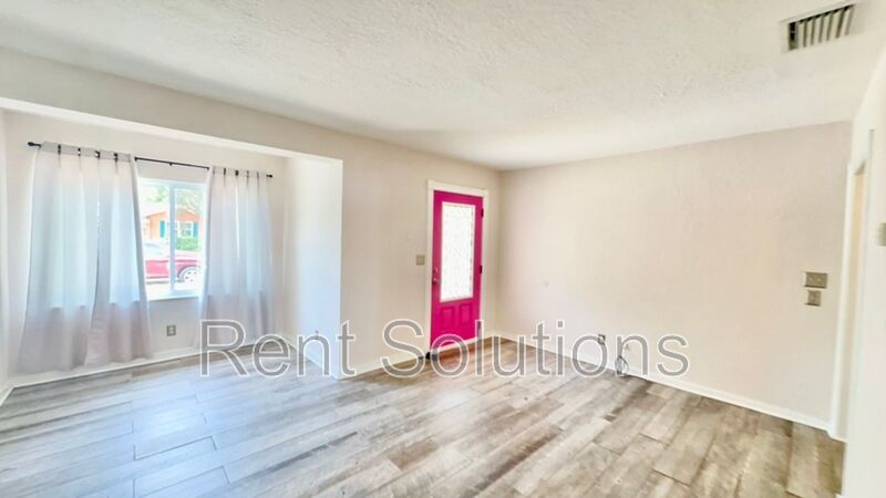 Charming Dunedin Retreat: 2BR Home with Sunroom & Garage! property image