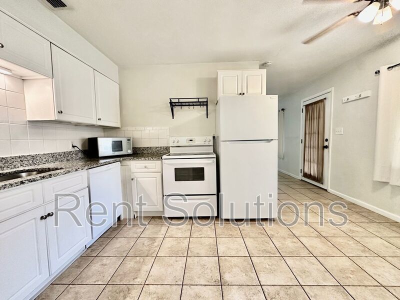 FANTASTIC 3BR/2BA HOME IN DUNEDIN AVAILABLE NOW! property image