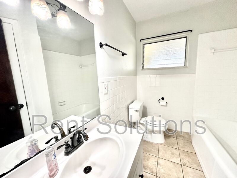 FANTASTIC 3BR/2BA HOME IN DUNEDIN AVAILABLE NOW! property image