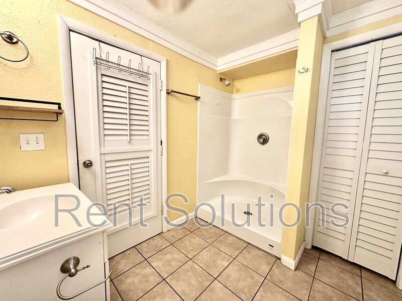 FANTASTIC 3BR/2BA HOME IN DUNEDIN AVAILABLE NOW! property image