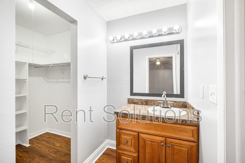 Affordable 3/2 in the Heart of Town And Country property image