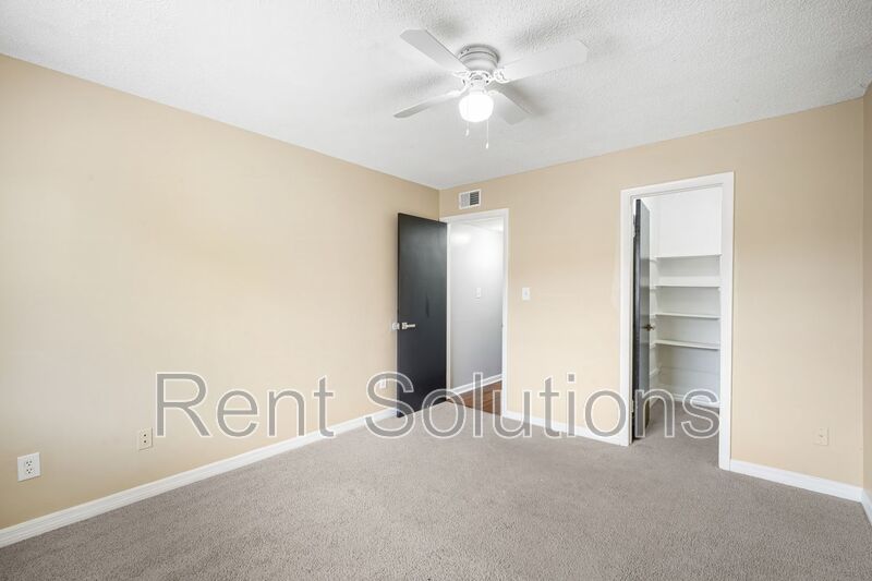 Affordable 3/2 in the Heart of Town And Country property image