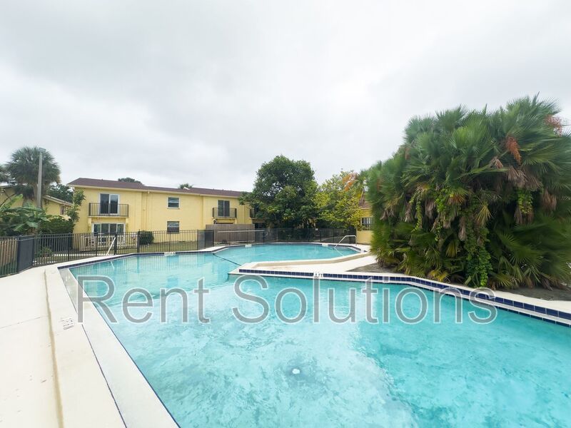 Affordable 3/2 in the Heart of Town And Country property image