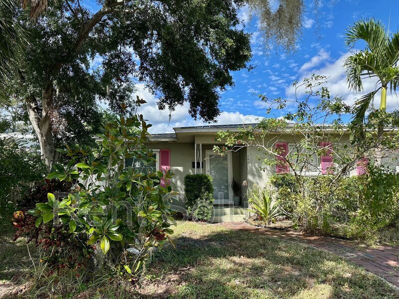 Tropical 2br/1ba duplex with storage in Bellair! property image