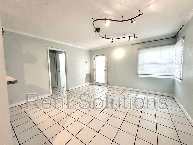 Tropical 2br/1ba duplex with storage in Bellair! property image