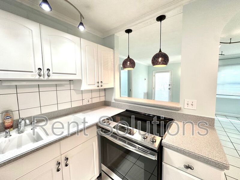 Tropical 2br/1ba duplex with storage in Bellair! property image