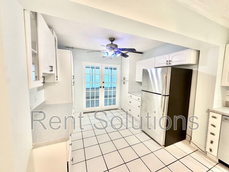 Tropical 2br/1ba duplex with storage in Bellair! property image