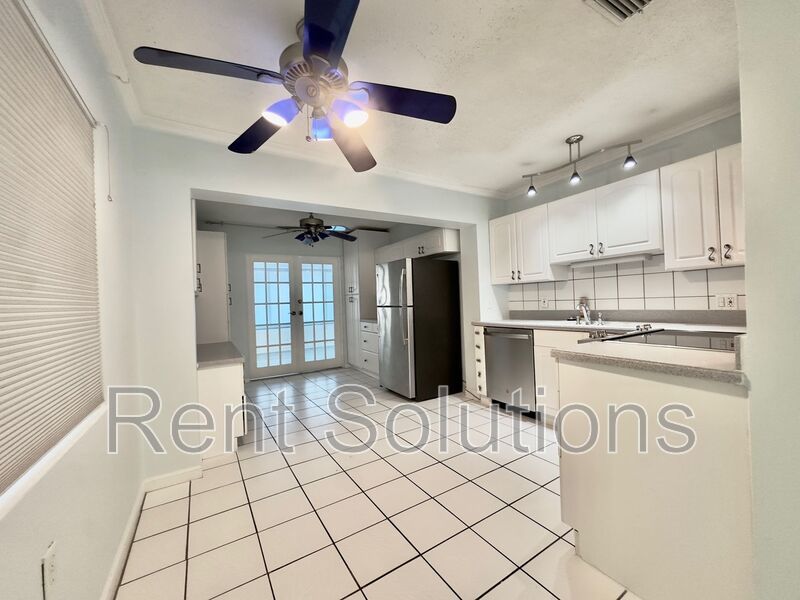 Tropical 2br/1ba duplex with storage in Bellair! property image