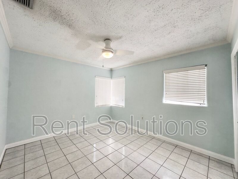 Tropical 2br/1ba duplex with storage in Bellair! property image