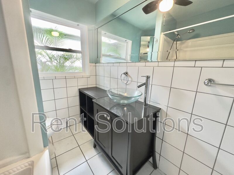 Tropical 2br/1ba duplex with storage in Bellair! property image