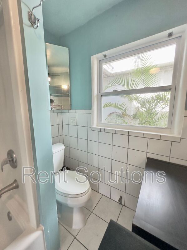 Tropical 2br/1ba duplex with storage in Bellair! property image