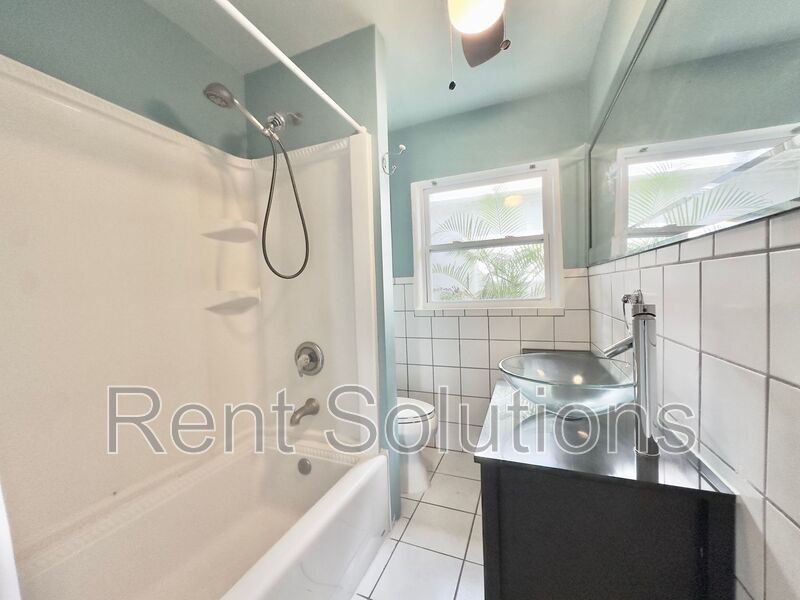 Tropical 2br/1ba duplex with storage in Bellair! property image