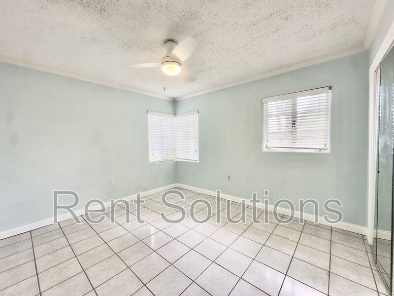 Tropical 2br/1ba duplex with storage in Bellair! property image