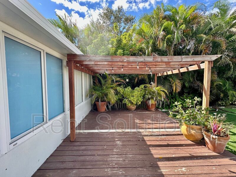 Tropical 2br/1ba duplex with storage in Bellair! property image