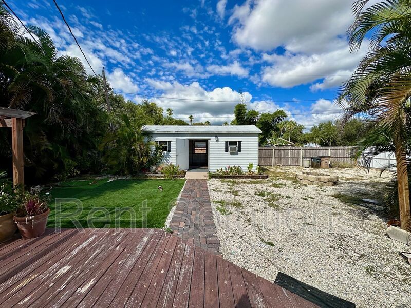 Tropical 2br/1ba duplex with storage in Bellair! property image