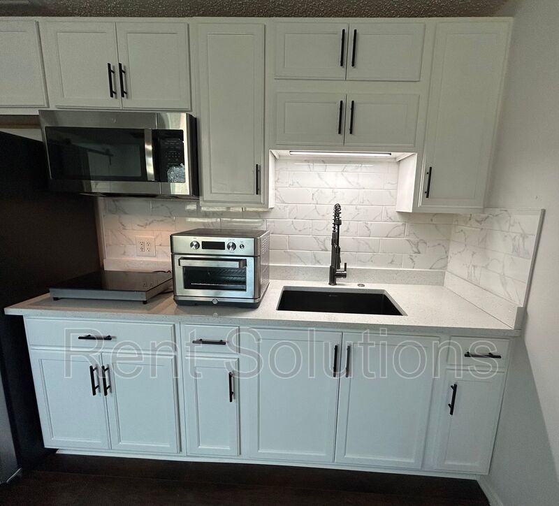 Charming Renovated 1-Bedroom Suite – Just Minutes from Downtown St. Petersburg property image