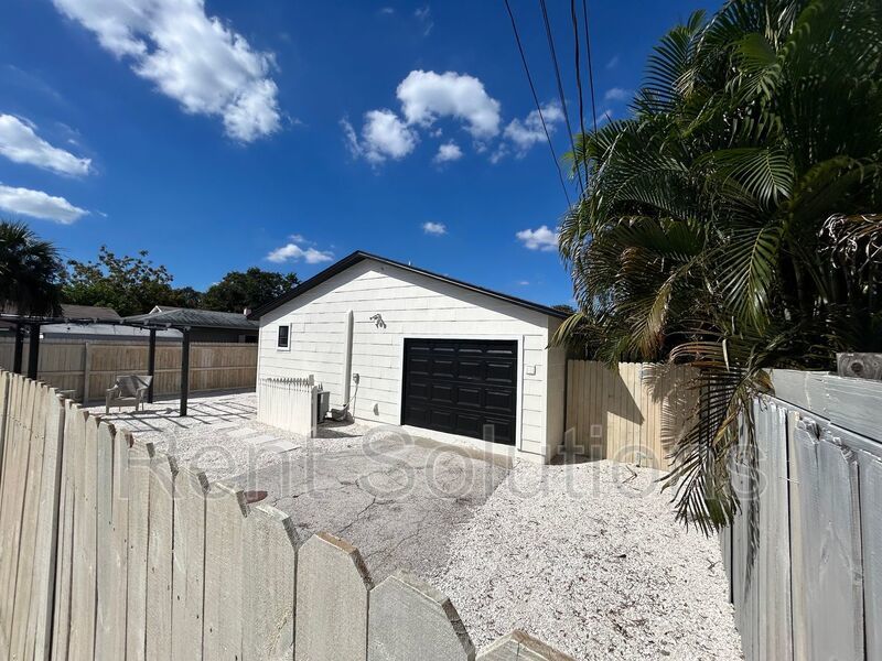 Charming Renovated 1-Bedroom Suite – Just Minutes from Downtown St. Petersburg property image