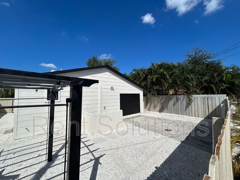 Charming Renovated 1-Bedroom Suite – Just Minutes from Downtown St. Petersburg property image