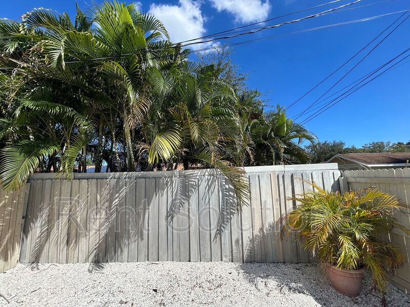 Charming Renovated 1-Bedroom Suite – Just Minutes from Downtown St. Petersburg property image