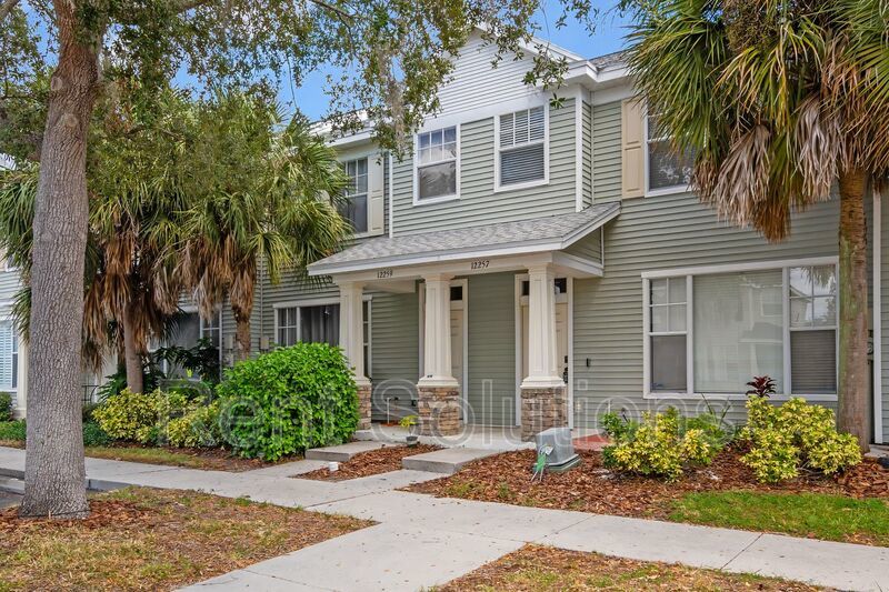 Charming Townhome in Serene Country Chase Community property image