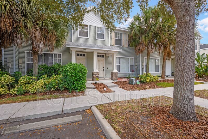 Charming Townhome in Serene Country Chase Community property image