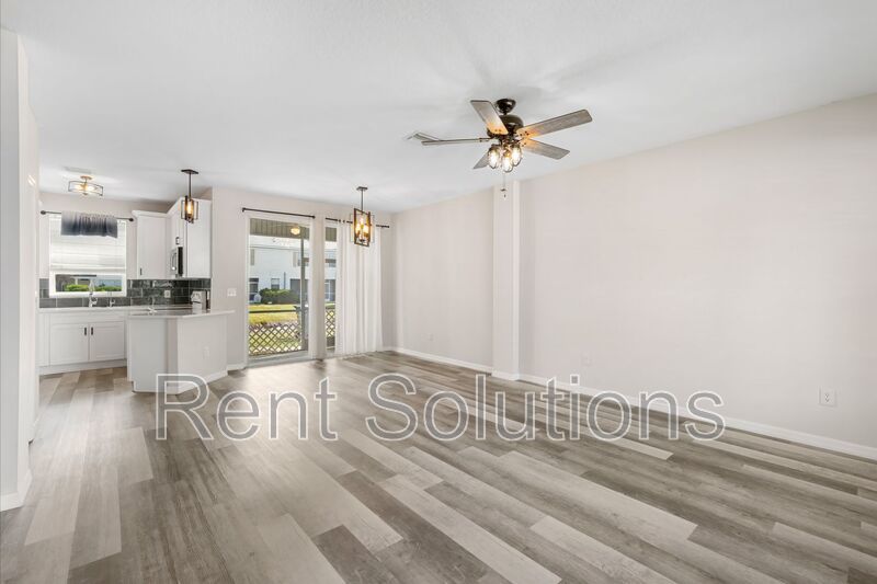 Charming Townhome in Serene Country Chase Community property image