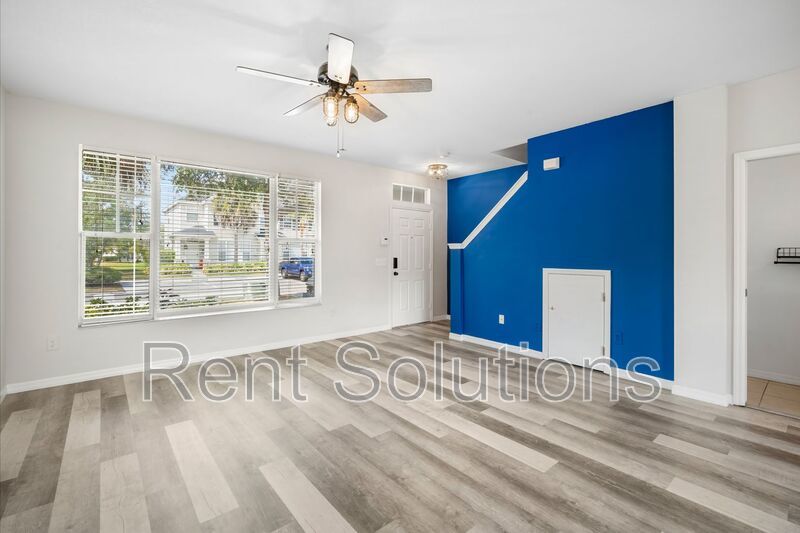 Charming Townhome in Serene Country Chase Community property image