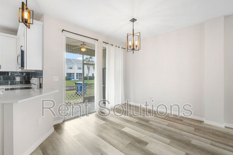 Charming Townhome in Serene Country Chase Community property image