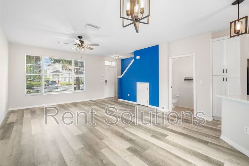 Charming Townhome in Serene Country Chase Community property image