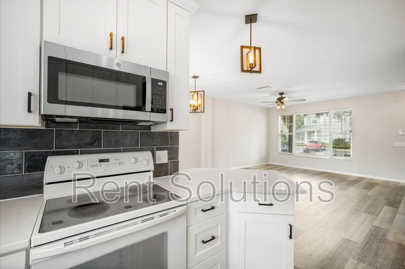 Charming Townhome in Serene Country Chase Community property image