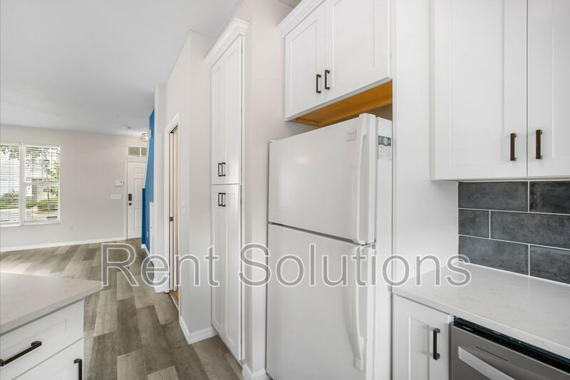 Charming Townhome in Serene Country Chase Community property image