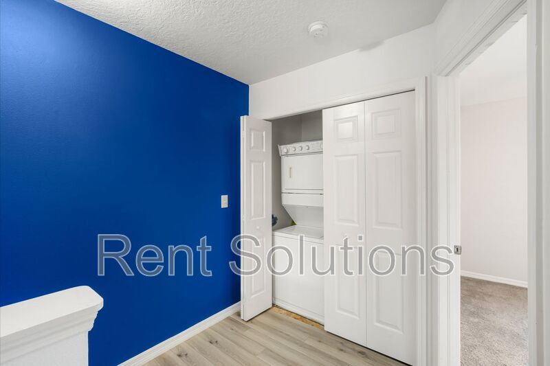 Charming Townhome in Serene Country Chase Community property image