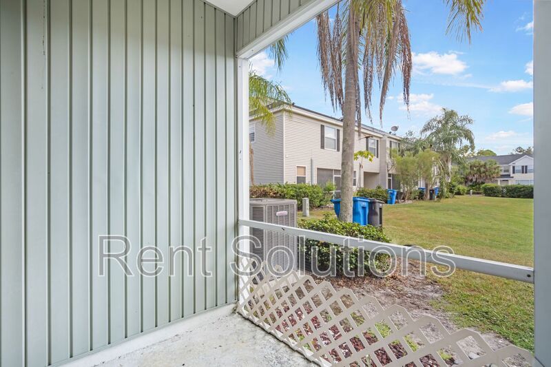 Charming Townhome in Serene Country Chase Community property image