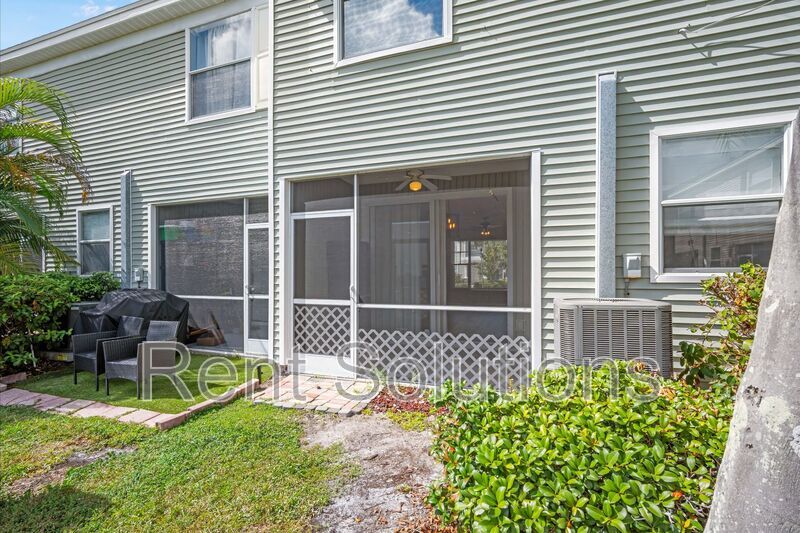 Charming Townhome in Serene Country Chase Community property image