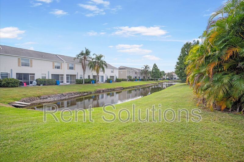 Charming Townhome in Serene Country Chase Community property image