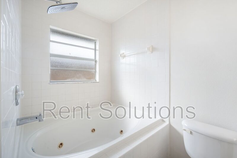 Cozy 3-Bedroom Home in St. Petersburg! property image