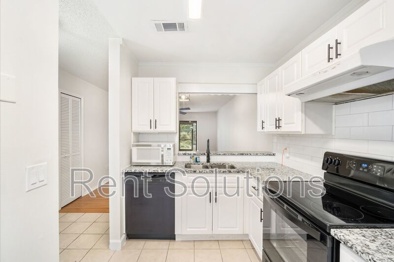 Beautiful Updated 2/1.5 Condo property image