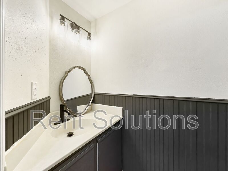 Beautiful Updated 2/1.5 Condo property image