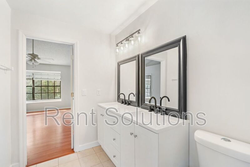 Beautiful Updated 2/1.5 Condo property image